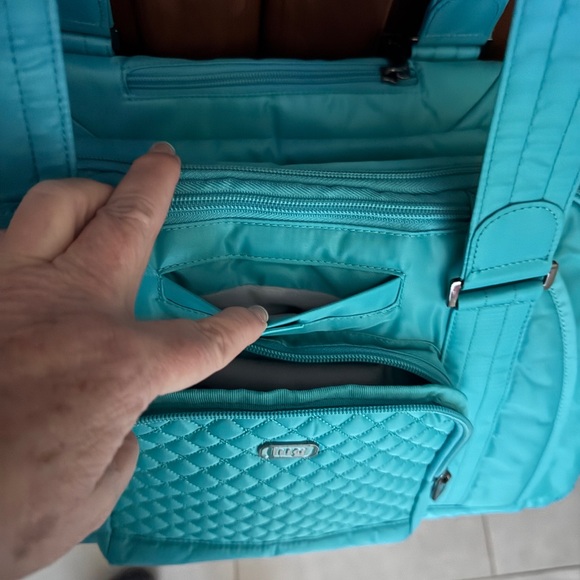 LUG PROPELLER~Turquoise~Multiple Zip pockets and slip pockets, detachable strap - Picture 3 of 16